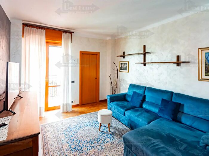 Appartamento trilocale in vendita in Via Ruggero Ruggeri, Milano
