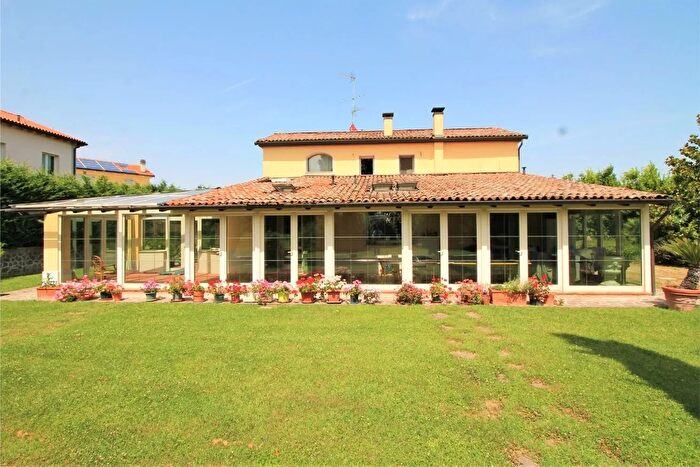 Casa con 9 locali in vendita in Via S Pietro Ozzano dellEmilia, Ozzano DellEmilia