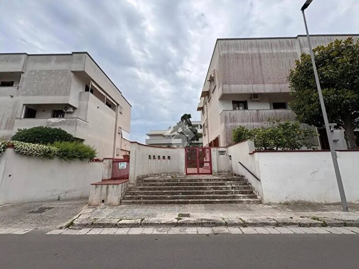 Appartamento con 5 locali in vendita in Via Ruggero Flores, Brindisi