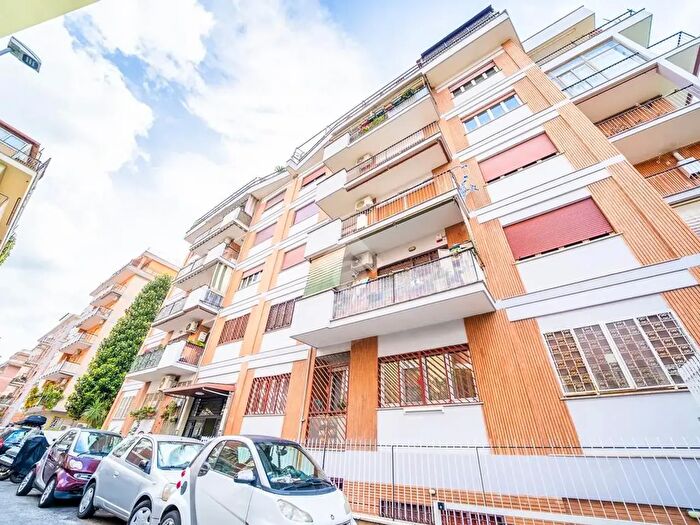 Appartamento quadrilocale in vendita in Via Cormons, Roma