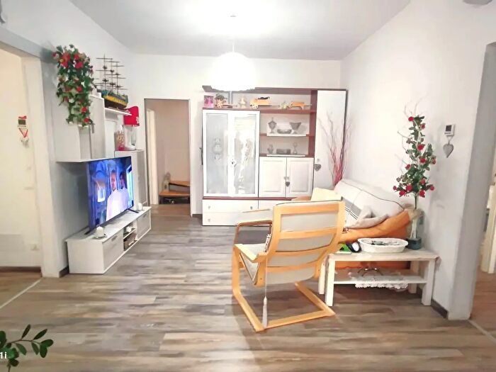 Appartamento con 5 locali in vendita in Via Val di Cecina, Cecina