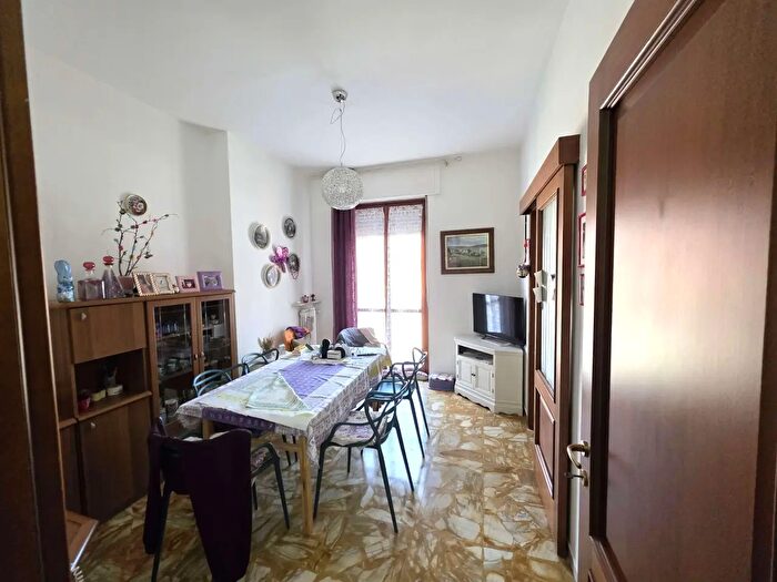 Appartamento con 5 locali in vendita in Via Fiume, Alessandria