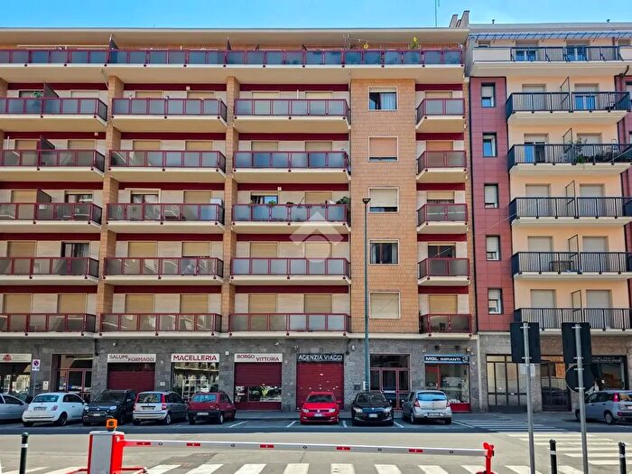 Appartamento trilocale in vendita in Via Michele Coppino, Torino