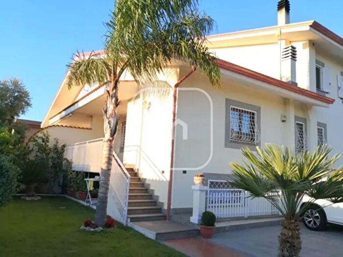 Casa con 5 locali in vendita in Via Scillato, Roma