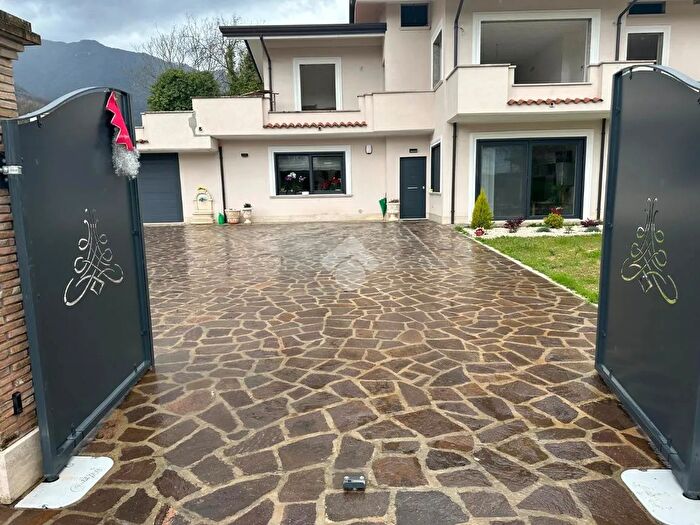 Appartamento con 6 locali in vendita in Via La Quercia, Supino