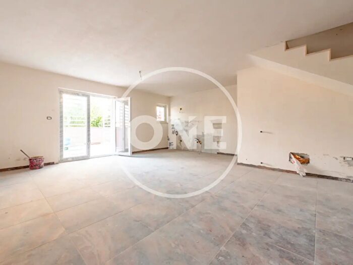 Appartamento con 5 locali in vendita in Via Sortino, Roma
