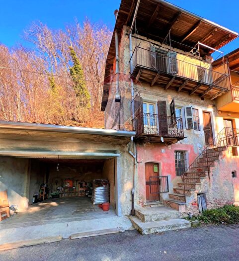 Casa quadrilocale in vendita in Fraz dAgostino, Camandona
