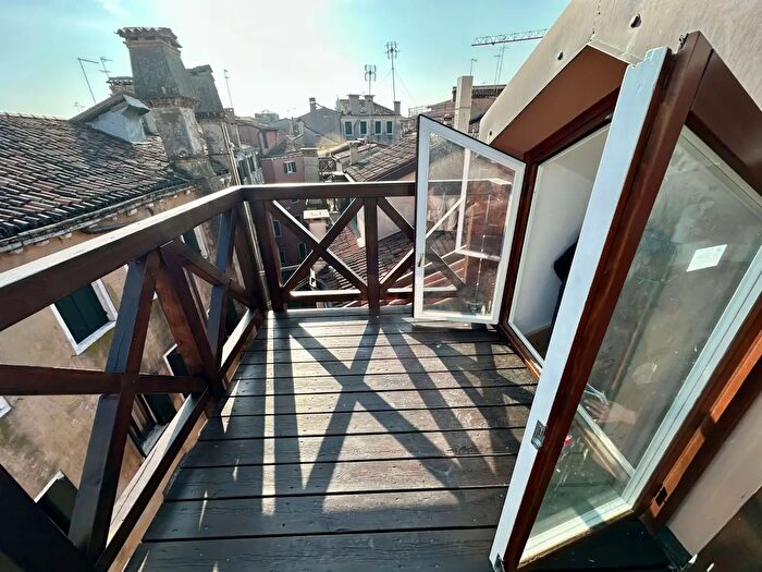 Appartamento trilocale in vendita in Venezia