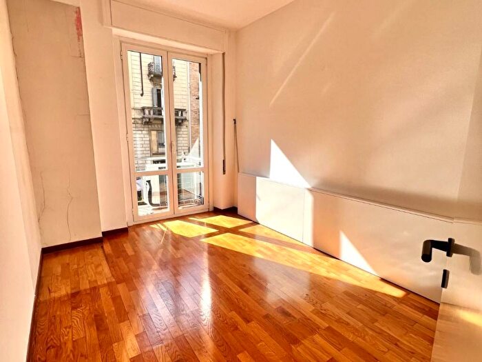 Appartamento trilocale in affitto in Via Giovanni Battista Niccolini, Paolo Sarpi, Milano