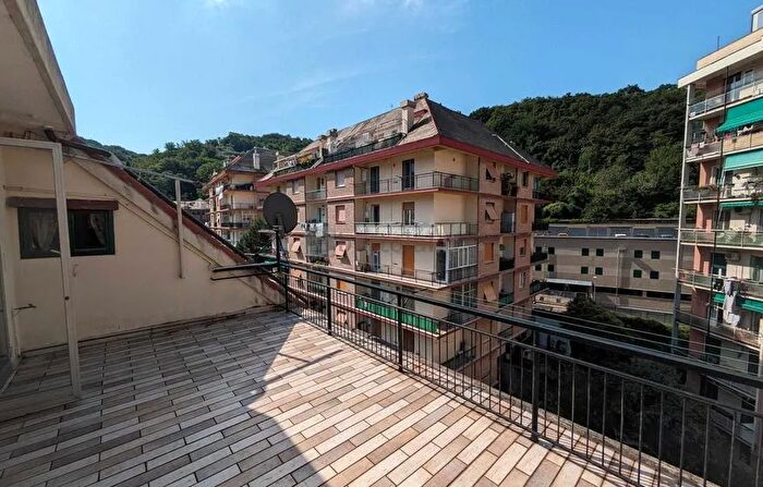 Appartamento con 7 locali in vendita in Via Edera, Genova