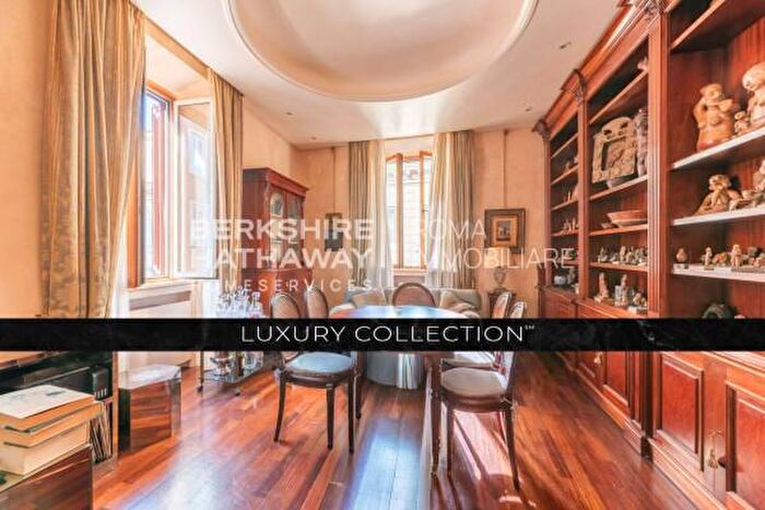 Appartamento trilocale in vendita in Via di Ripetta, Roma