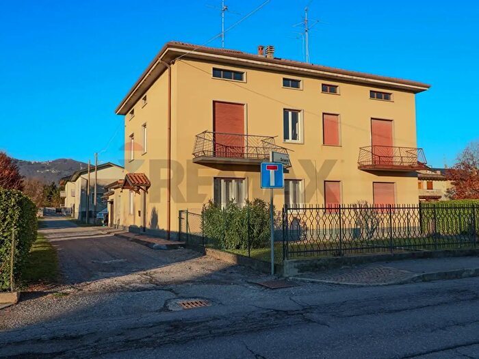 Casa con 6 locali in vendita in Via Solaro, Brembate Di Sopra