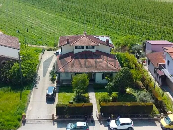 Casa con 6 locali in vendita in Via Fiumazzo, Lugo