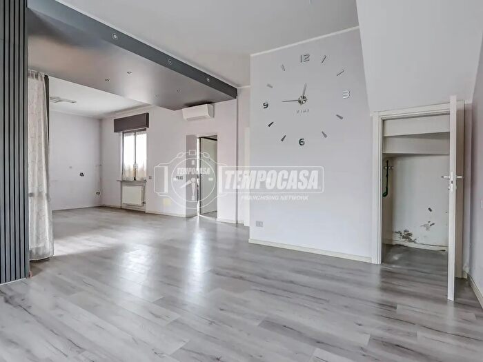 Casa quadrilocale in vendita in Via Michelangelo, Castano Primo