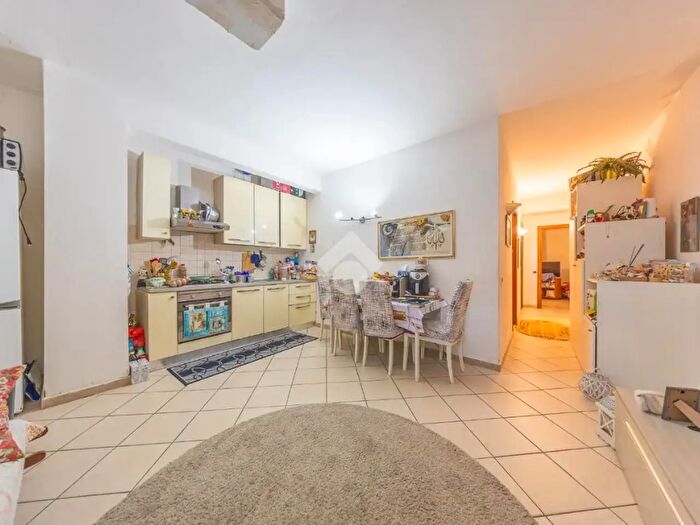 Appartamento trilocale in vendita in Via Carlantonio Grue, Roma