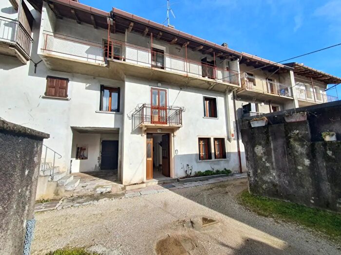 Casa con 6 locali in vendita in Via Ambiesta, Verzegnis