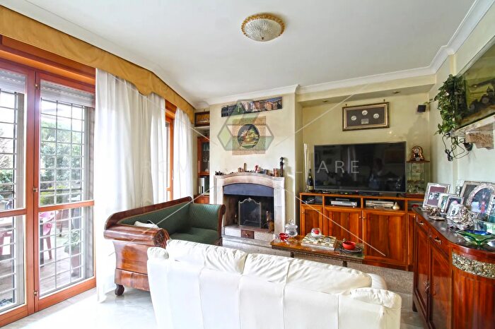 Appartamento quadrilocale in vendita in Via Louis da Guerre Via della Fotografia, Roma