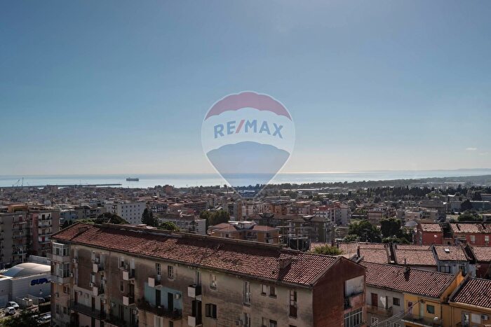 Appartamento con 7 locali in vendita in Via Nervesa della Battaglia, Catania