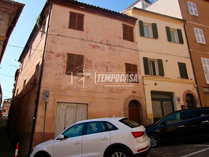 Casa quadrilocale in vendita in Via Visconti dOleggio, Fermo
