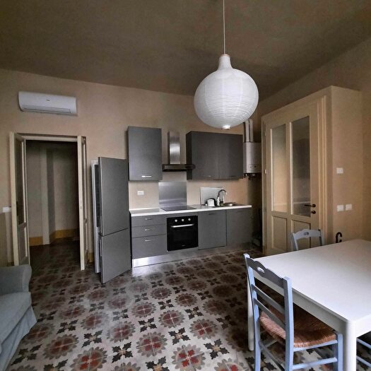 Appartamento con 5 locali in affitto in Piacenza