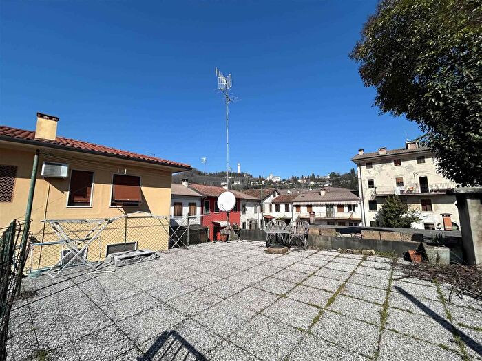Casa quadrilocale in vendita in Via Lora, Trissino
