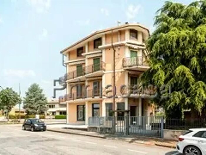 Appartamento con 6 locali in vendita in Via Conti da Prato, Caldiero