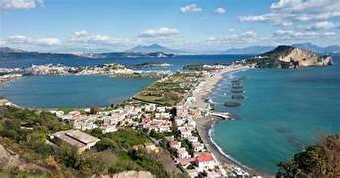 Appartamento trilocale in affitto in Via Miliscola, Centro, Bacoli