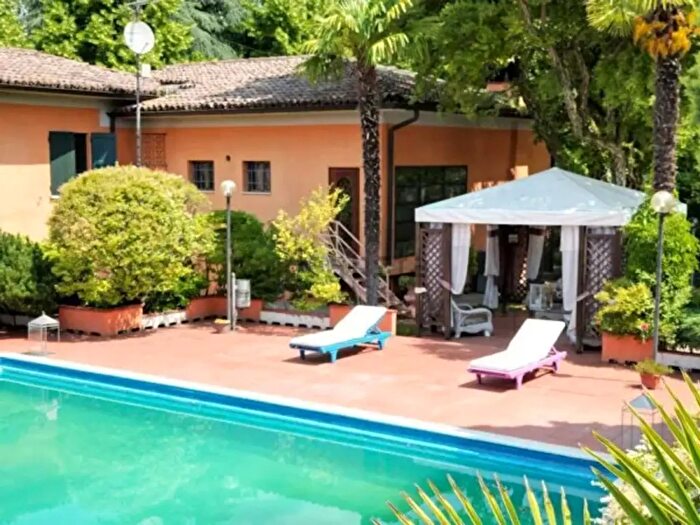 Casa con 6 locali in vendita in Scandiano