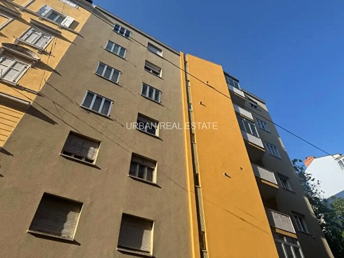 Appartamento trilocale in affitto in Via dei Giuliani, Trieste