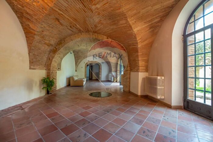 Appartamento con 8 locali in vendita in Via SantEligio, Chieti