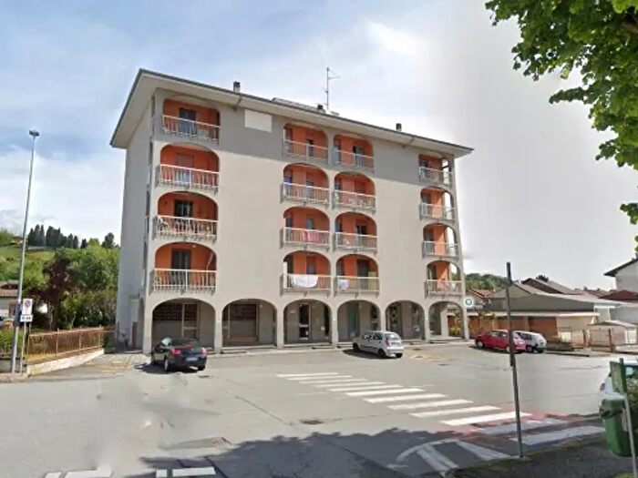 Appartamento con 6 locali in vendita in Piazza Ferdinando Avogadro di Collobiano, Vigliano Biellese