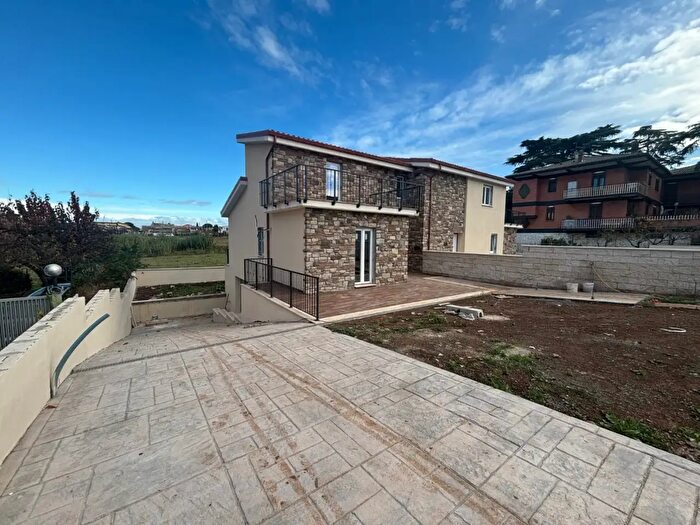 Casa con 5 locali in vendita in Via del Casale Antonioni, Roma