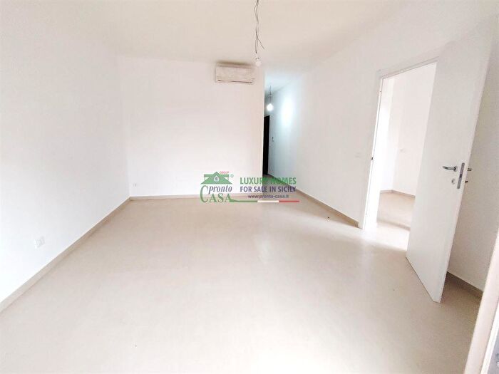 Appartamento con 6 locali in vendita in Via XXV Luglio, Comiso