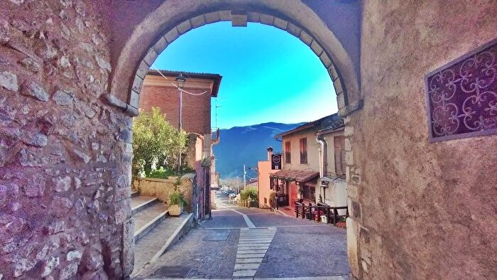 Appartamento trilocale in vendita in Via Cauto Arcinazzo Romano, Arcinazzo Romano