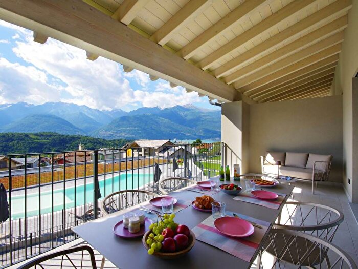 Casa trilocale in affitto in Via Posallo, Colico Piano, Colico