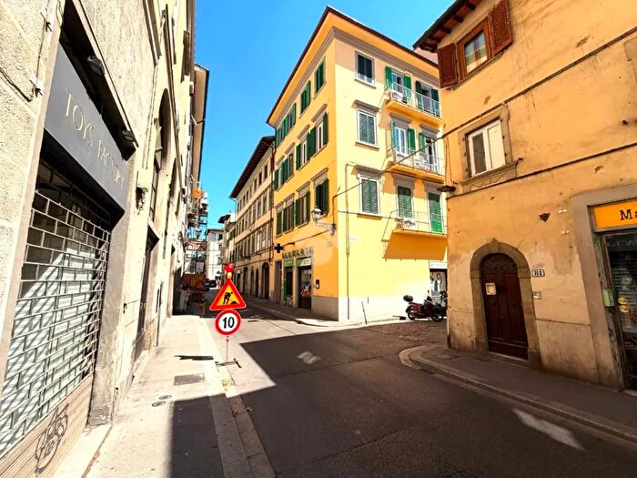Appartamento con 5 locali in vendita in Borgo S Frediano, Firenze