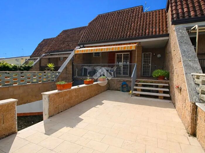 Casa trilocale in vendita in Via dei Mughetti, Ardea