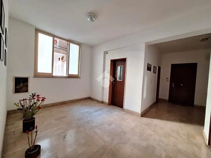 Appartamento trilocale in affitto in Via Giovanni Bonanno, Palermo