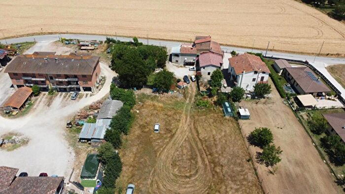 Casa con 11 locali in vendita in Via SantAngelo di Celle Deruta, Deruta