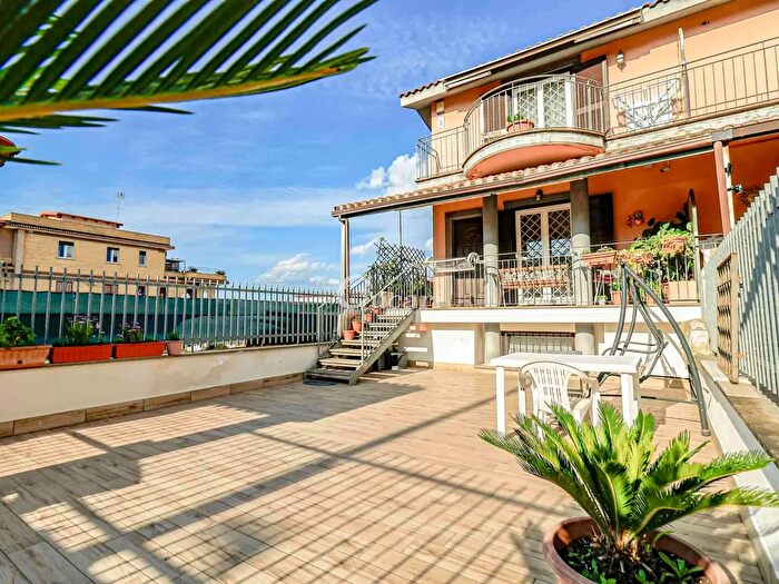 Casa trilocale in vendita in Via Palagonia, Roma