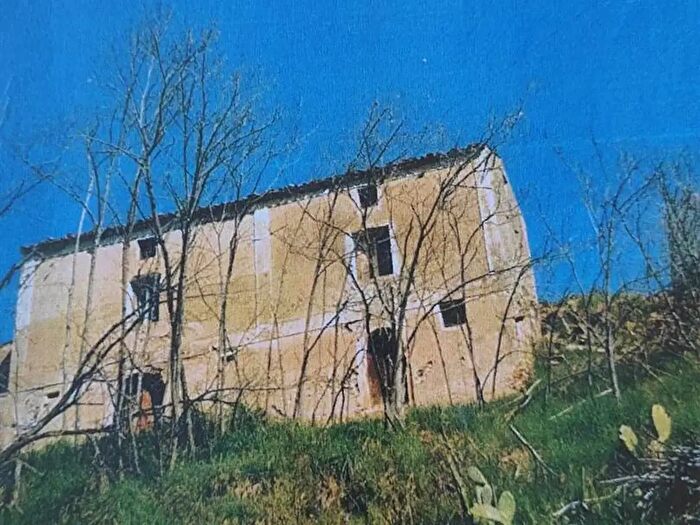 Casa con 8 locali in vendita in Caricchio, Cosenza