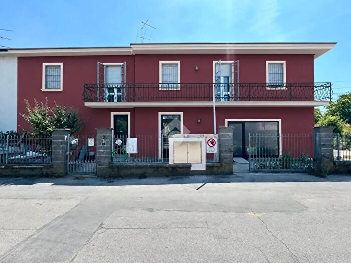 Appartamento monolocale in vendita in Via al Taro, Fontevivo