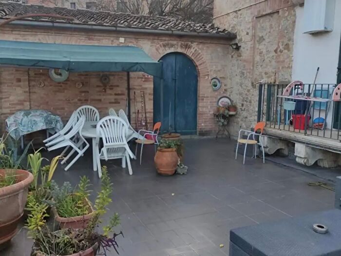 Appartamento con 7 locali in vendita in Siena