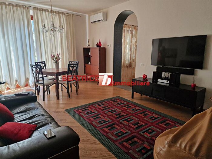 Appartamento con 10 locali in vendita in Via di Ponte Salissimo, Lucca