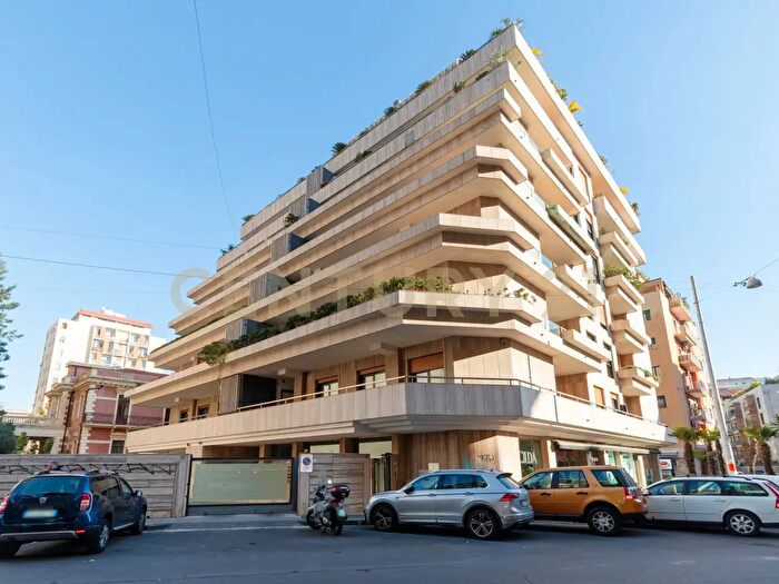 Appartamento con 10 locali in vendita in Viale Jonio, Catania