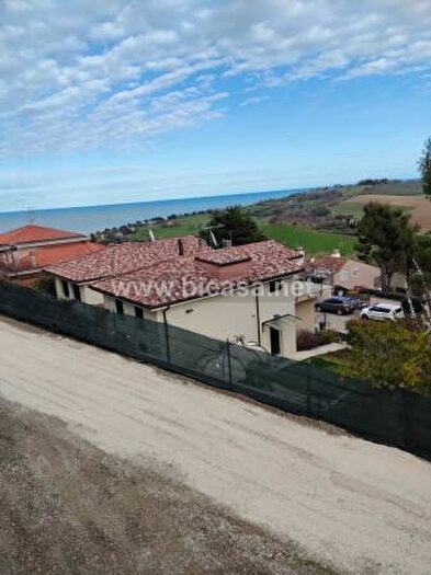 Appartamento con 6 locali in vendita in Via delle Querce, Pesaro