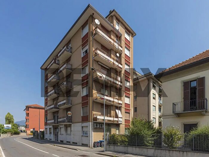 Appartamento con 7 locali in vendita in Via Nino Bixio, Varese