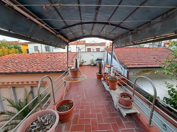 Casa con 6 locali in vendita in Via Giulio Cesare, Viareggio
