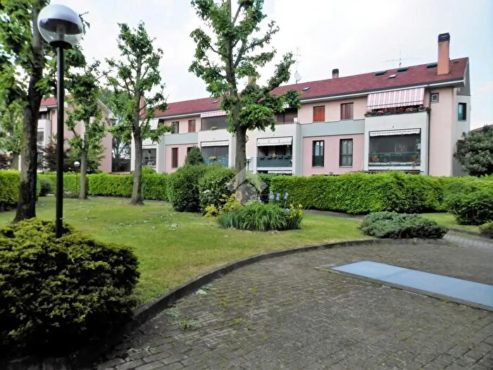 Appartamento trilocale in vendita in Via Ciniselli, Settimo Milanese