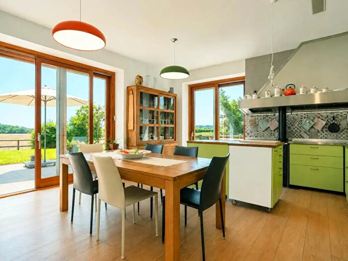 Casa con 10 locali in vendita in Via Novarino, Robbiate